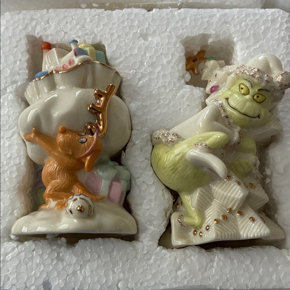 The grinchiest  vintage salt &peper set